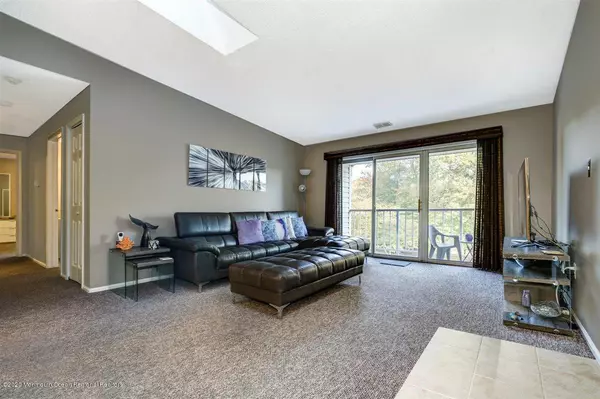 Hamilton, NJ 08619,40 Juniper Way