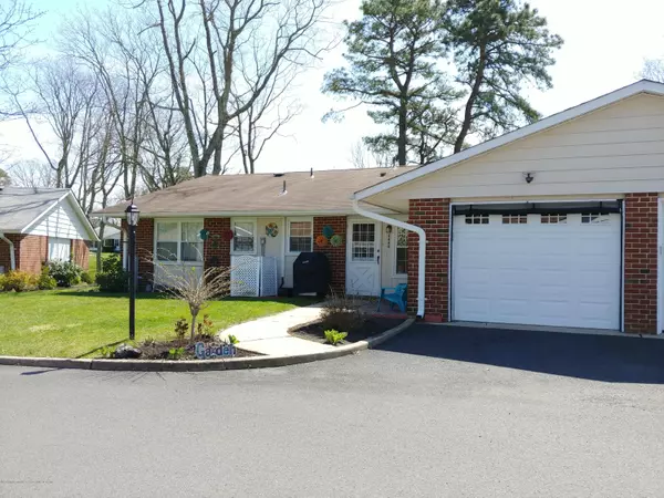 868 Inverness Court, Lakewood, NJ 08701