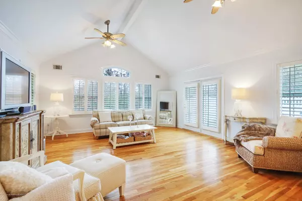 90 E River Road, Rumson, NJ 07760