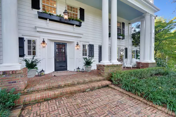 Rumson, NJ 07760,8 S Rohallion Drive