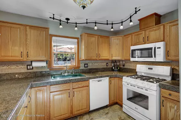 East Brunswick, NJ 08816,315 Rues Lane