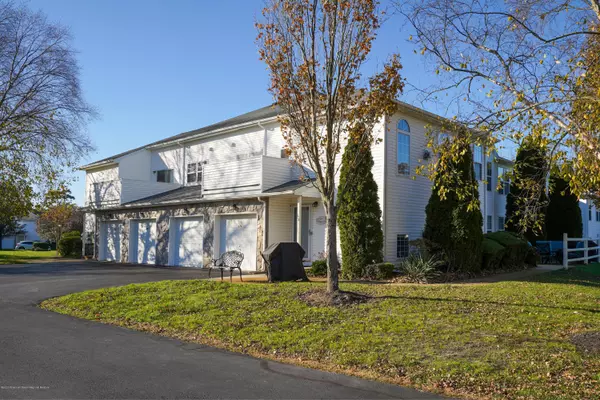 376 Deuce Drive, Wall, NJ 07719