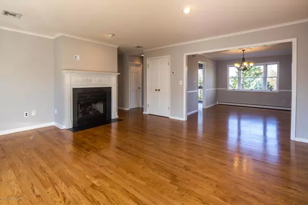 Rumson, NJ 07760,65 E River Road #18