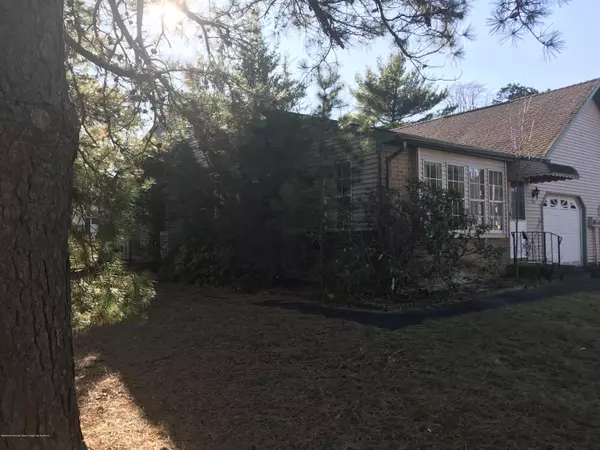 14 Sunset Road, Whiting, NJ 08759