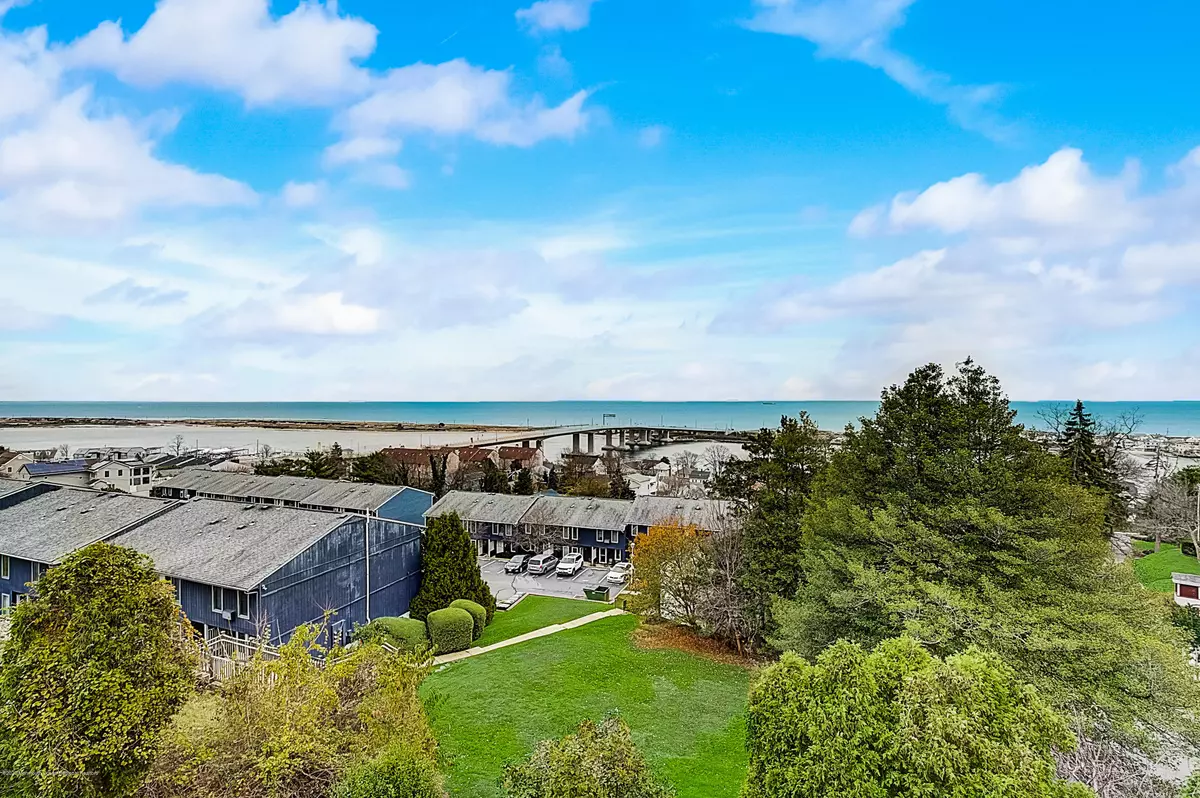 Highlands, NJ 07732,2 Hillside Court