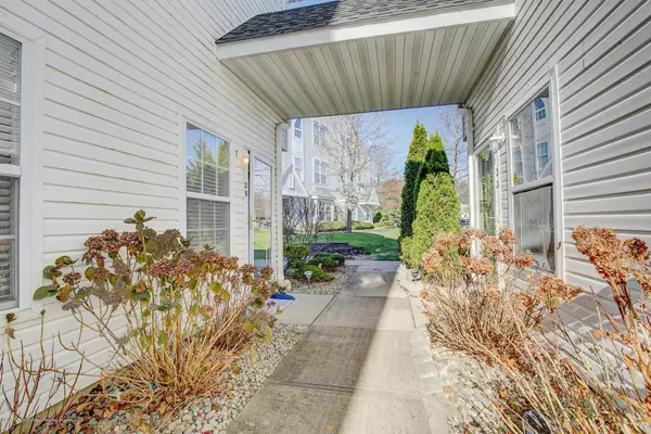 Tinton Falls, NJ 07712,25 Dover Court