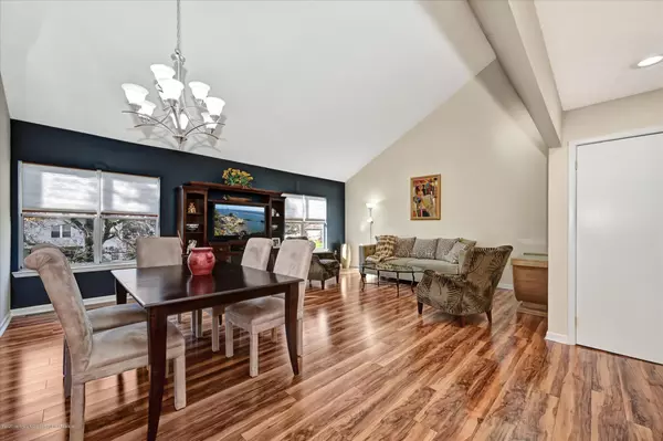 Englishtown, NJ 07726,222 Ravenswood Road