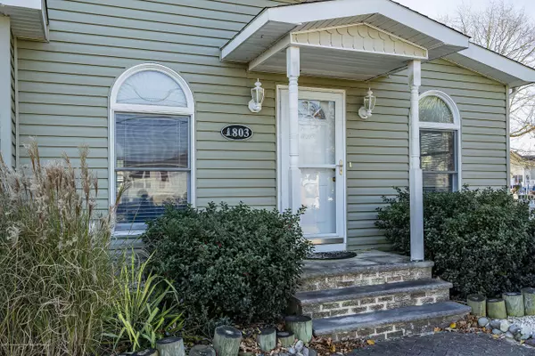 Lanoka Harbor, NJ 08734,803 Laurel Boulevard