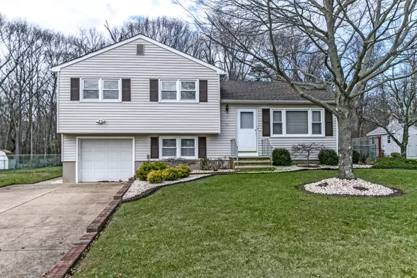 18 Glenmore Road, Freehold, NJ 07728