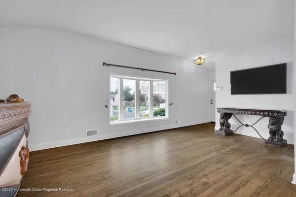 Keyport, NJ 07735,10 Seaglade Circle