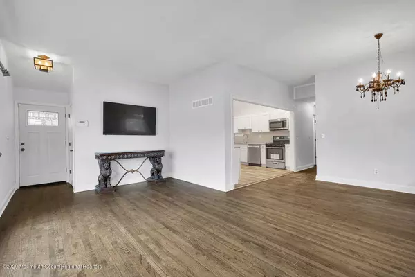 Keyport, NJ 07735,10 Seaglade Circle