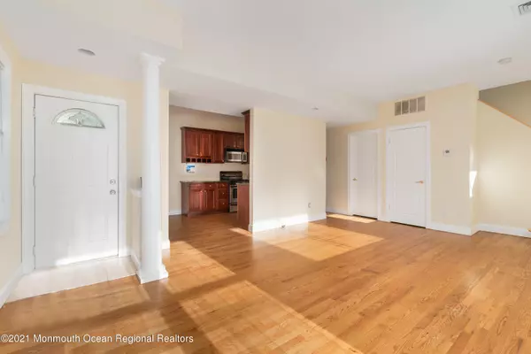 Highlands, NJ 07732,71 Snug Harbor Avenue