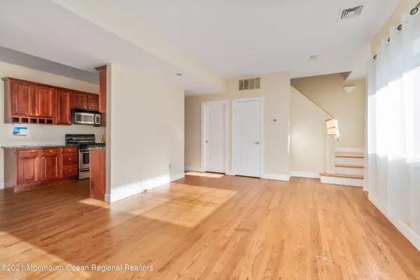 Highlands, NJ 07732,71 Snug Harbor Avenue