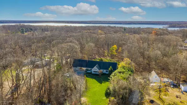 Farmingdale, NJ 07727,369 W Farms Road