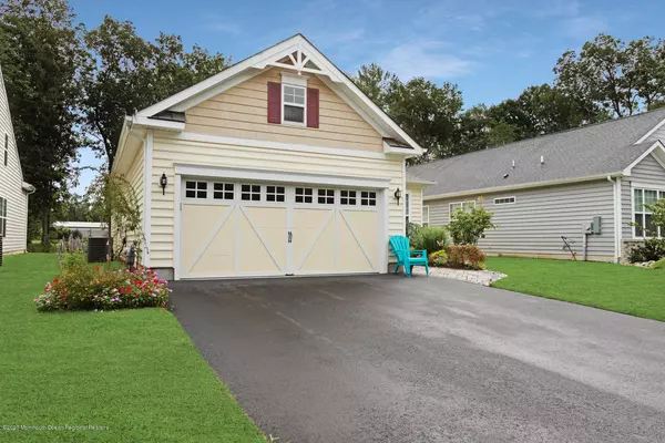 Howell, NJ 07731,33 Lily Pond Court