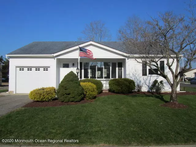 2 Norfolk Drive, Toms River, NJ 08757