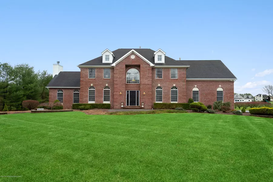 12 Whitehouse Way, Monroe, NJ 08831