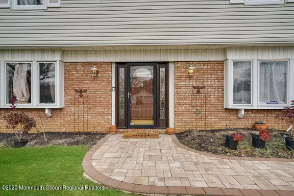 Marlboro, NJ 07746,6 Mc Donald Road