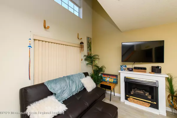 Tinton Falls, NJ 07712,46 Dover Court