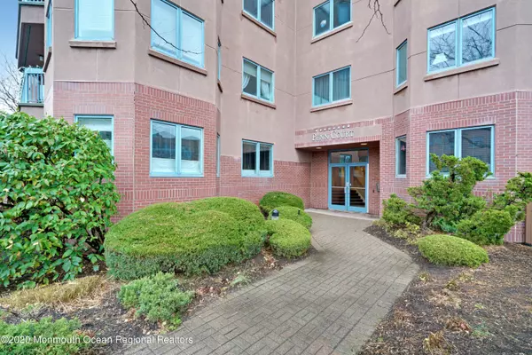 Edgewater, NJ 07020,302 Penn Court #P302