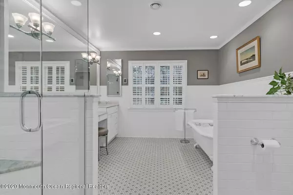 Rumson, NJ 07760,9 Oak Lane