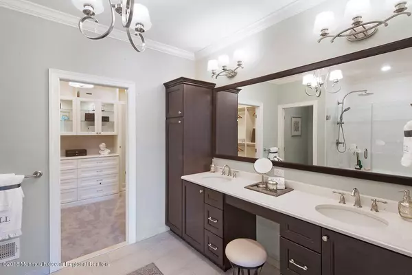 Holmdel, NJ 07733,4 Stratford Lane #612