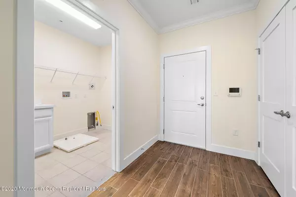 Ocean Twp, NJ 07712,7 Centre Street #4102