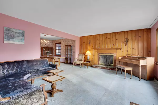 Little Silver, NJ 07739,93 Rumson Road