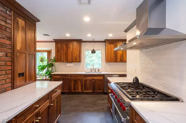 Holmdel, NJ 07733,10 White Birch Lane