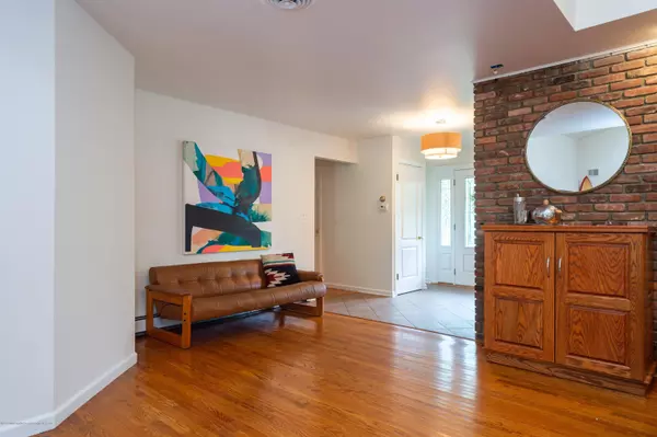 Holmdel, NJ 07733,10 White Birch Lane