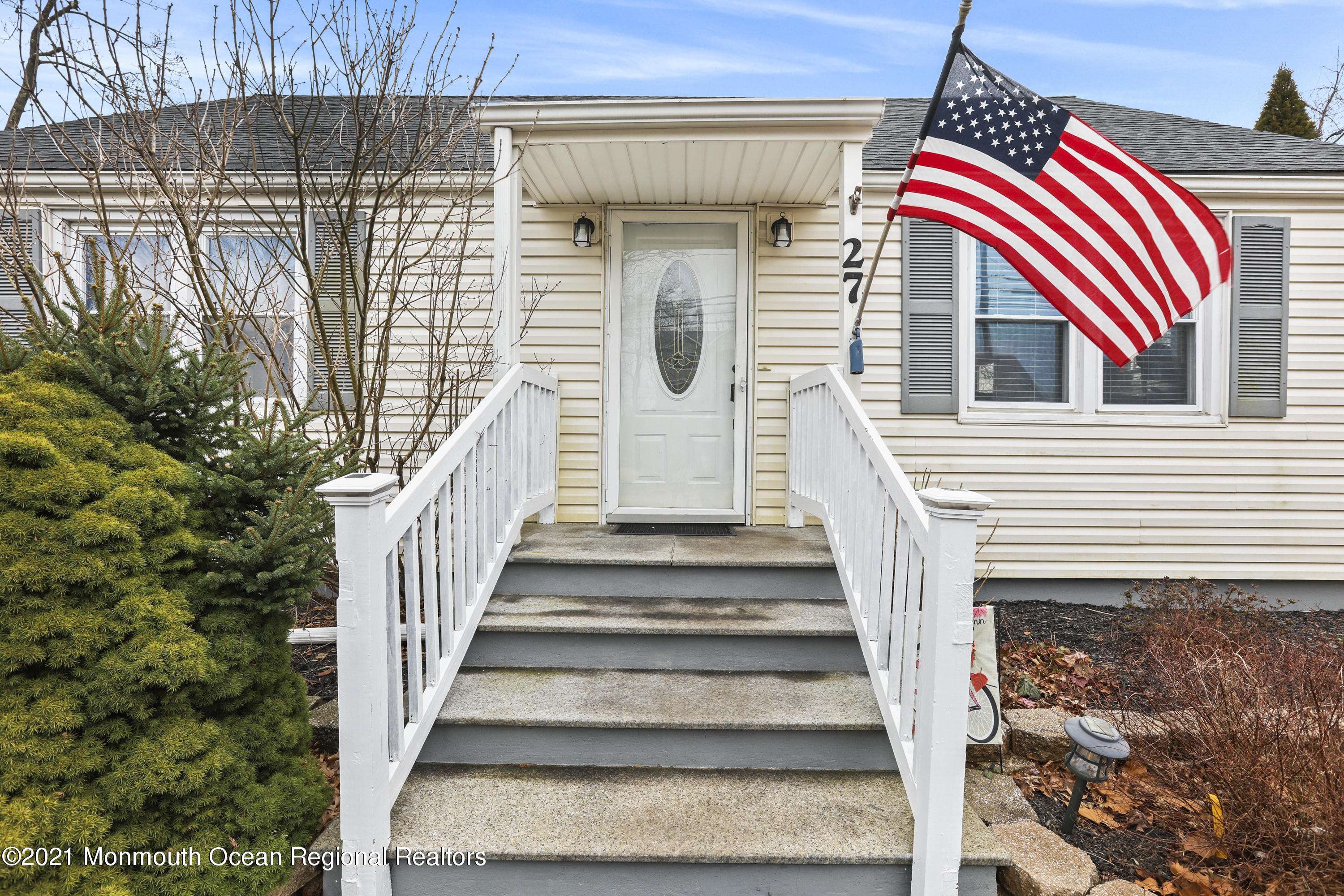 Manalapan, NJ 07726,27 Gordons Corner Road