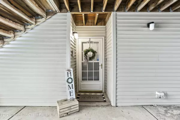 Keyport, NJ 07735,231 Atlantic Street #51