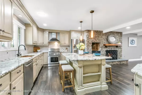 Little Silver, NJ 07739,32 Manson Place