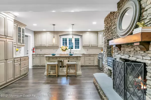 Little Silver, NJ 07739,32 Manson Place