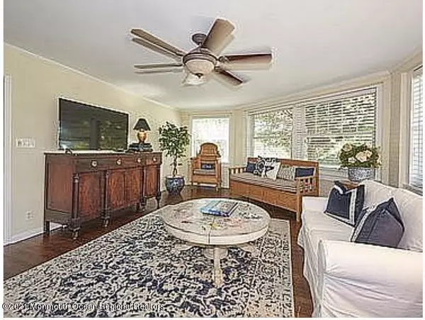 Rumson, NJ 07760,12 Hunt Street