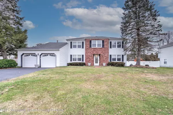 20 Nashua Drive, Marlboro, NJ 07746