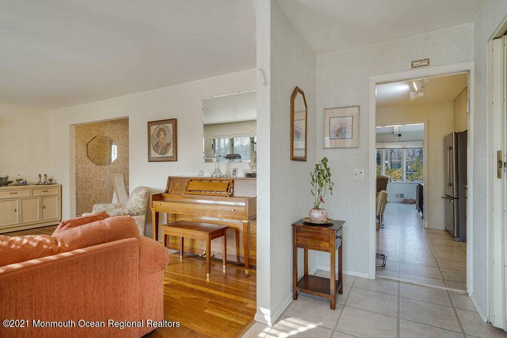 Oakhurst, NJ 07755,7 Deborah Place
