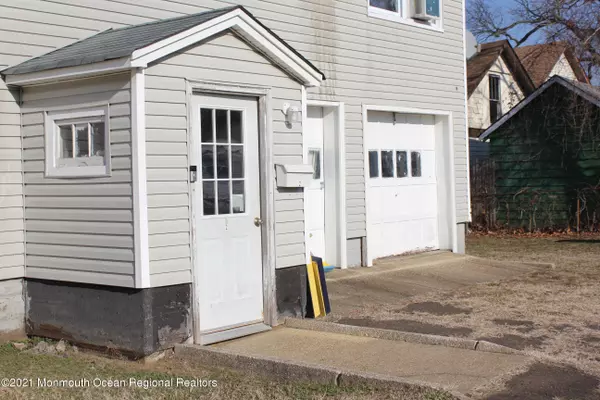 Keyport, NJ 07735,195 Chingarora Avenue