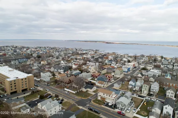 Highlands, NJ 07732,156 Navesink Avenue