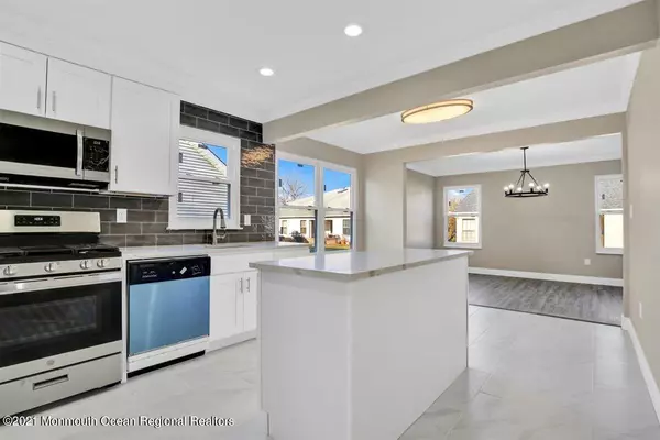 Marlboro, NJ 07746,9 Hansom Lane