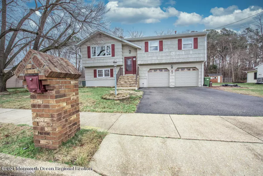 6 Ridgewood Avenue, Monroe, NJ 08831
