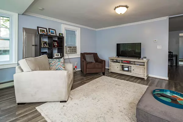 Rumson, NJ 07760,19 Meadowbrook Avenue