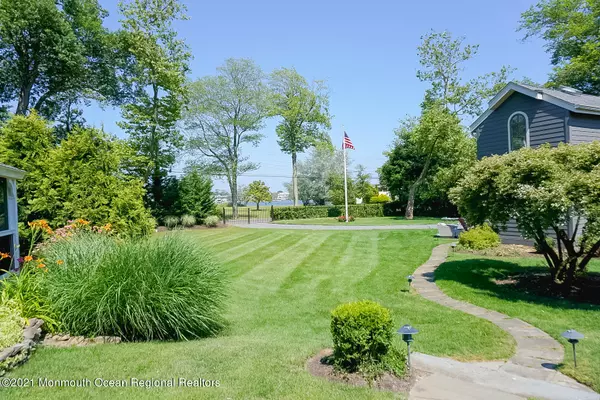 Rumson, NJ 07760,3 Avenue Of Two Rivers S