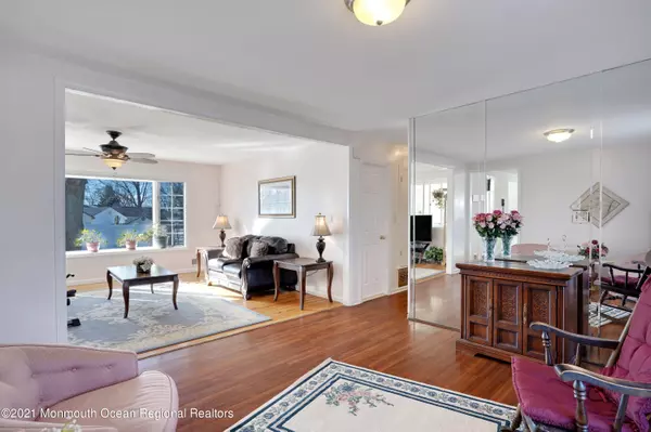 Parlin, NJ 08859,17 Bucknell Road