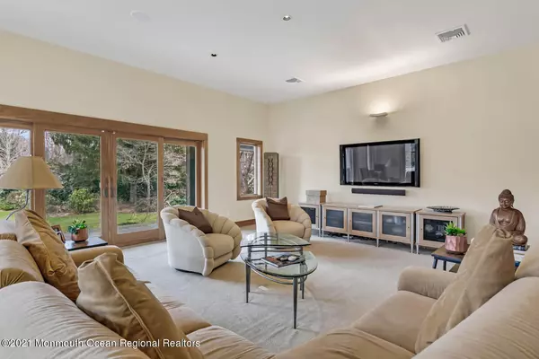 Rumson, NJ 07760,17 Bellevue Avenue