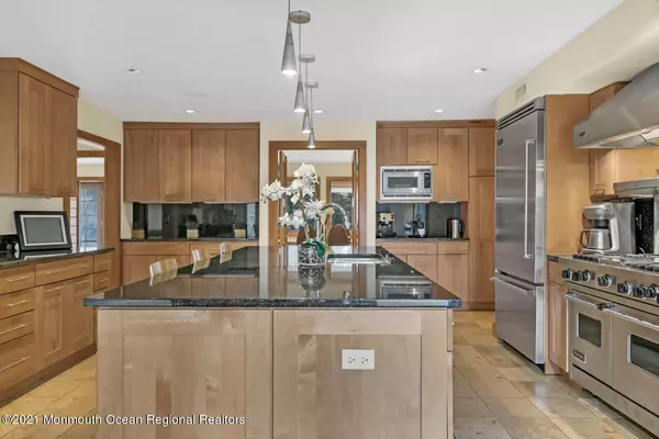 Rumson, NJ 07760,17 Bellevue Avenue