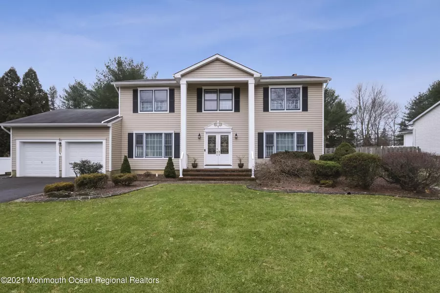 4 Rockwell Circle, Marlboro, NJ 07746