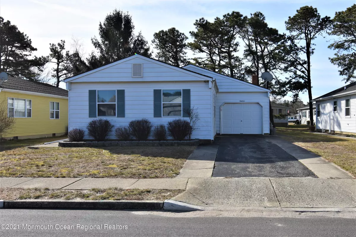 Toms River, NJ 08755,18 Lumsden Court