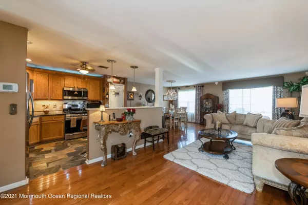 Laurence Harbor, NJ 08879,15 Capica Court #106