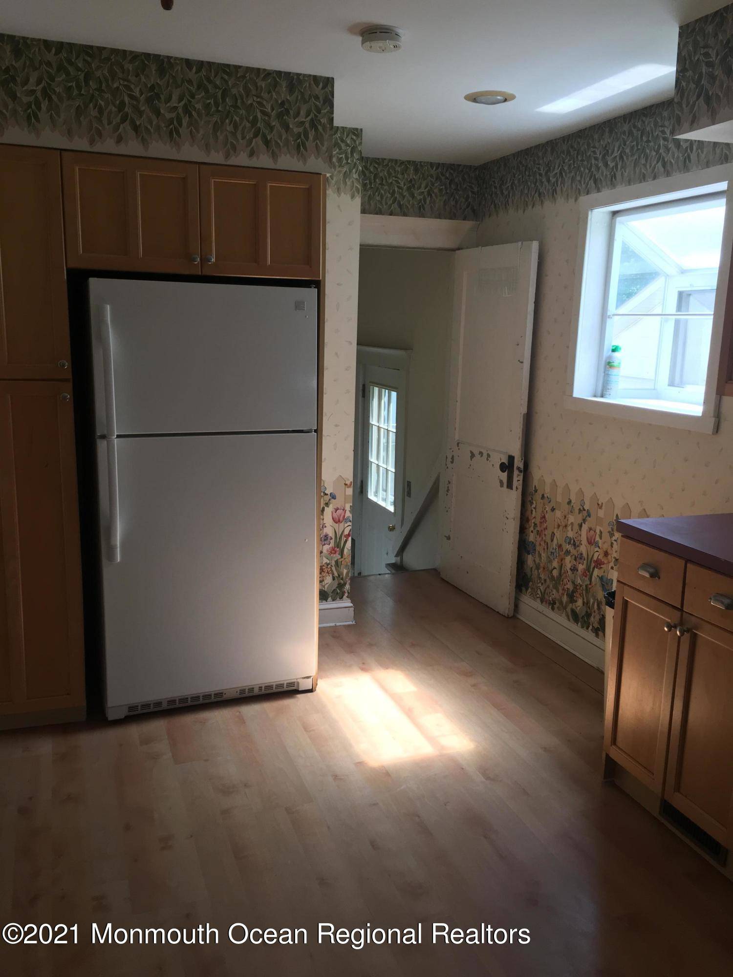 Oakhurst, NJ 07755,160 Monmouth Road
